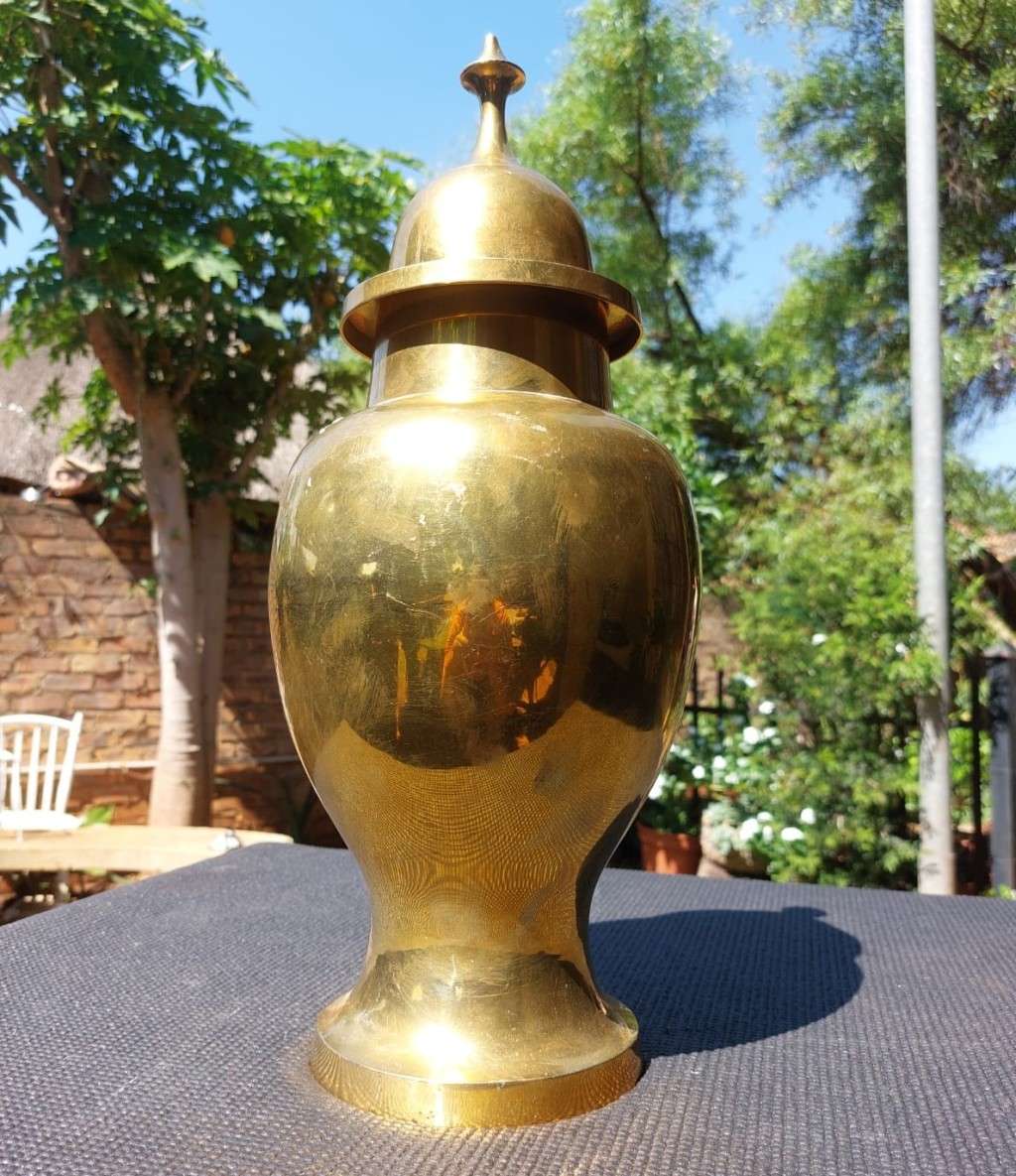 Brass VERY LARGE 49CM HIGH VINTAGE BRASS LIDDED TEMPLE JAR WITH